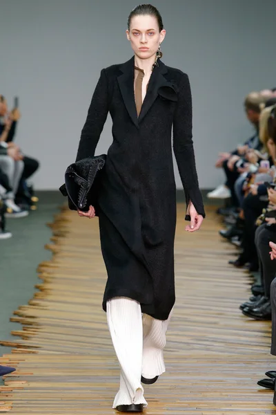 Look 15